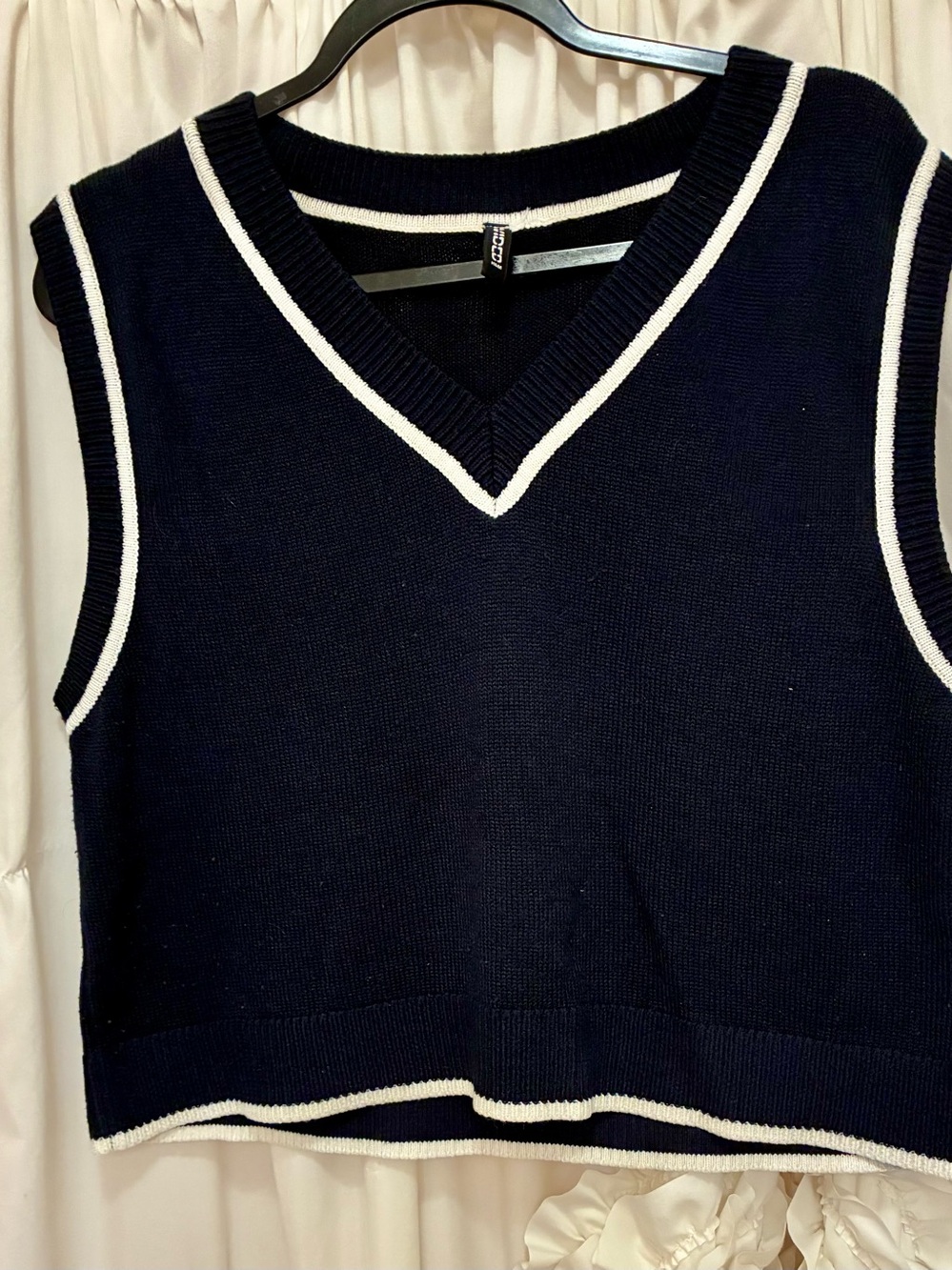 Black V-Neck Sleeveless Sweater Vest with White Trim🌺